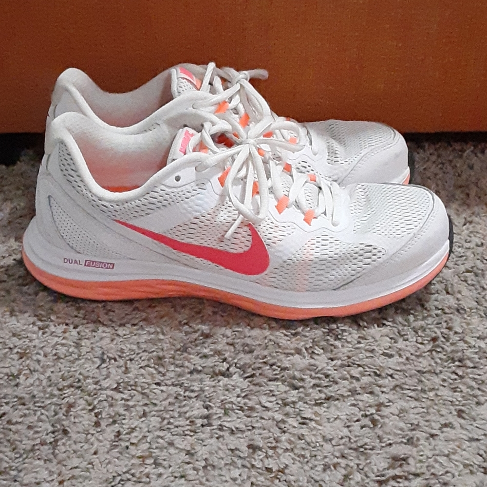 Womens Nike dual fusion run 3 size 8.5